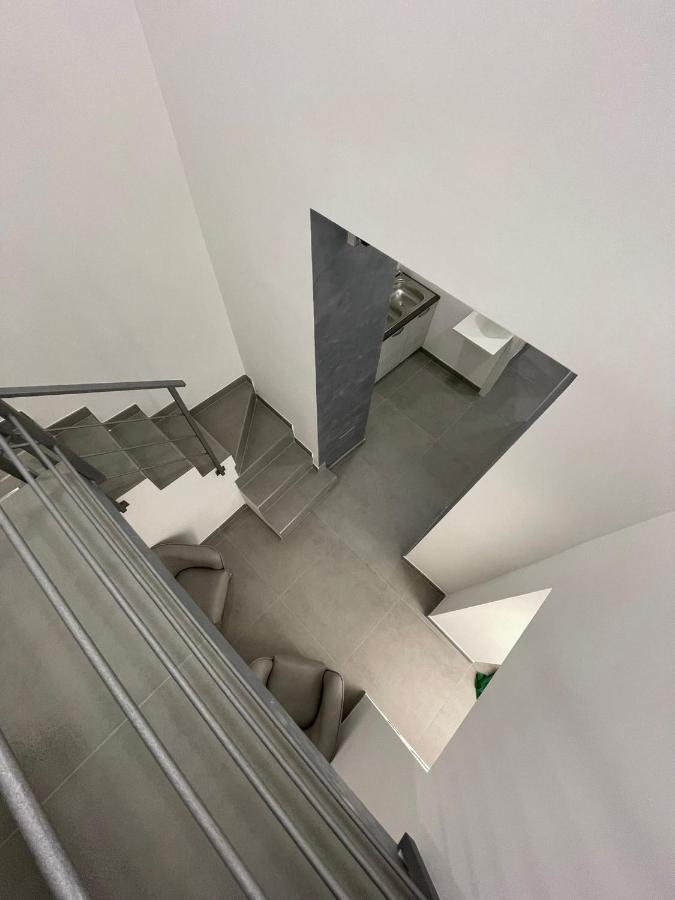 3rooms Chiaia 2