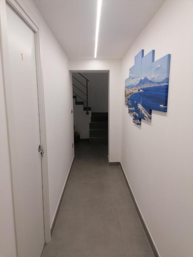 Bed & Breakfast 3rooms Chiaia 2
